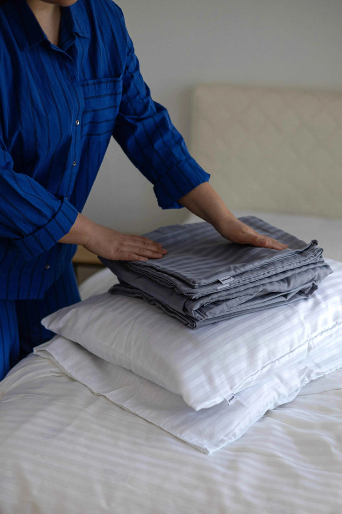 Premium Prześcieradło z Gumką w Paski – 100% Bawełna Satynowa – Luksus Hotelowy