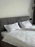 Pościel satynowa haftowana z merceryzowanej bawełny tureckiej 140 g/m² – biała z haftem gałązek | Kolekcja Haftowana Wivanco Bedding