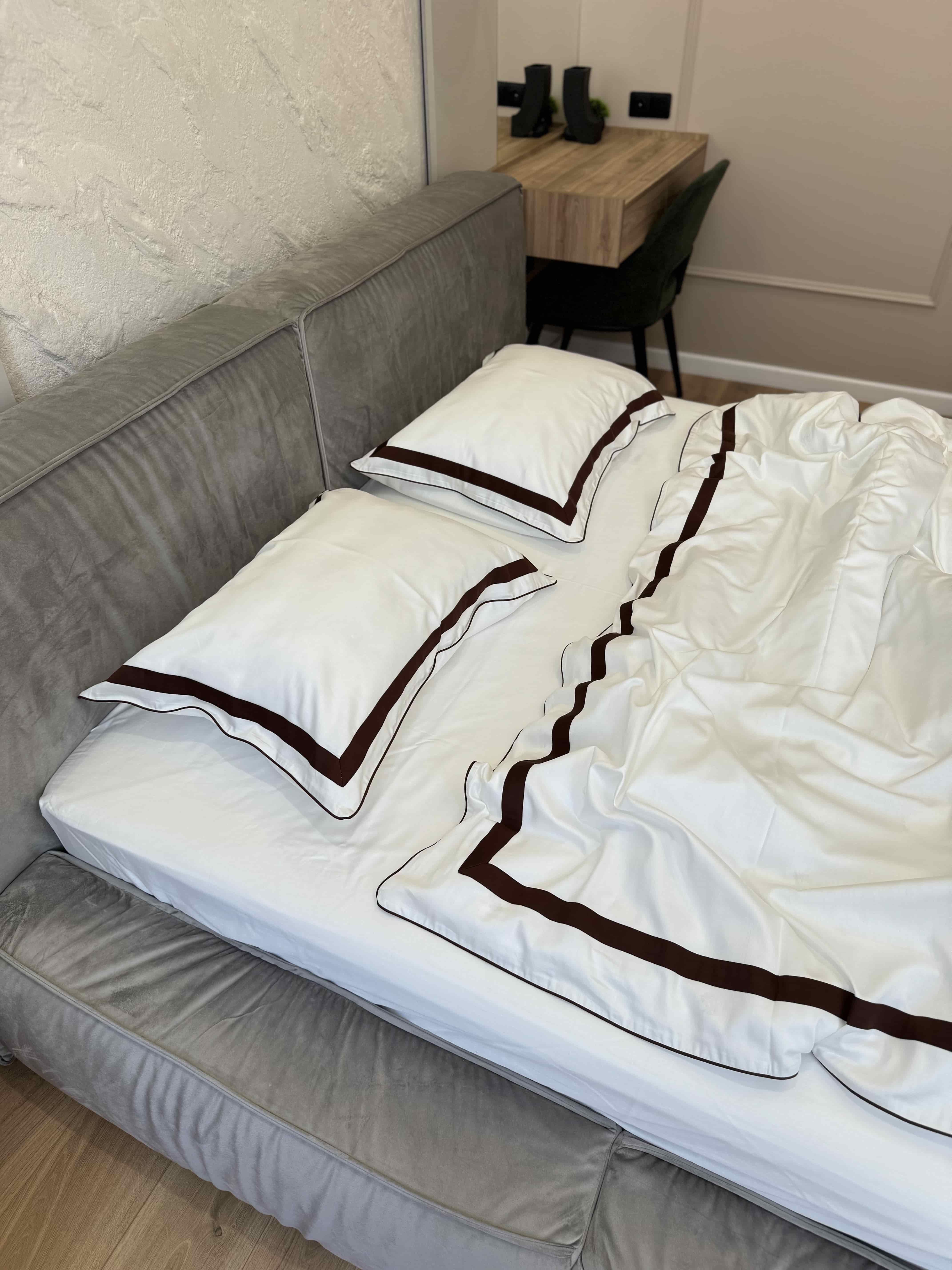 pościel czekoladowa z białą lamówką