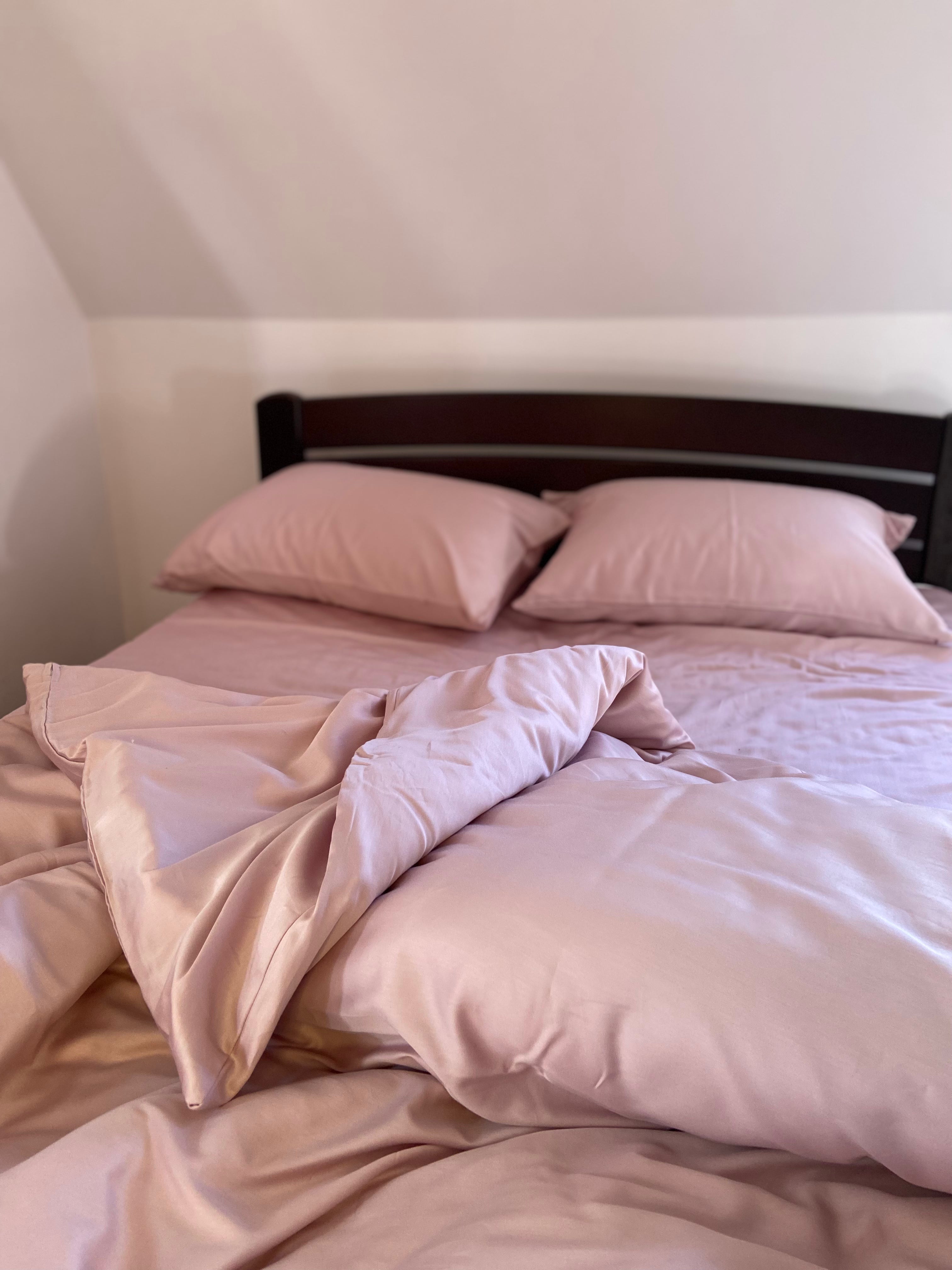 luksusowa pościel satynowa​Pościel Satynowa Pudrowy róż – 100% Bawełna Turecka, 140g, Luksus Hotelowy - Wivanco Bedding