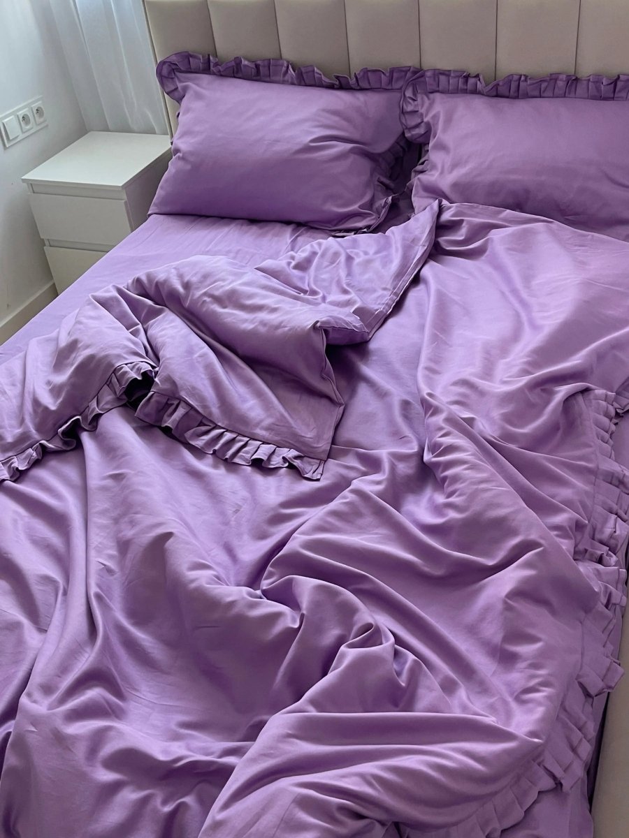 Pościel satynowa z merceryzowanej bawełny tureckiej 140 g/m² – liliowa z falbanką | Kolekcja Falbanki Wivanco Bedding