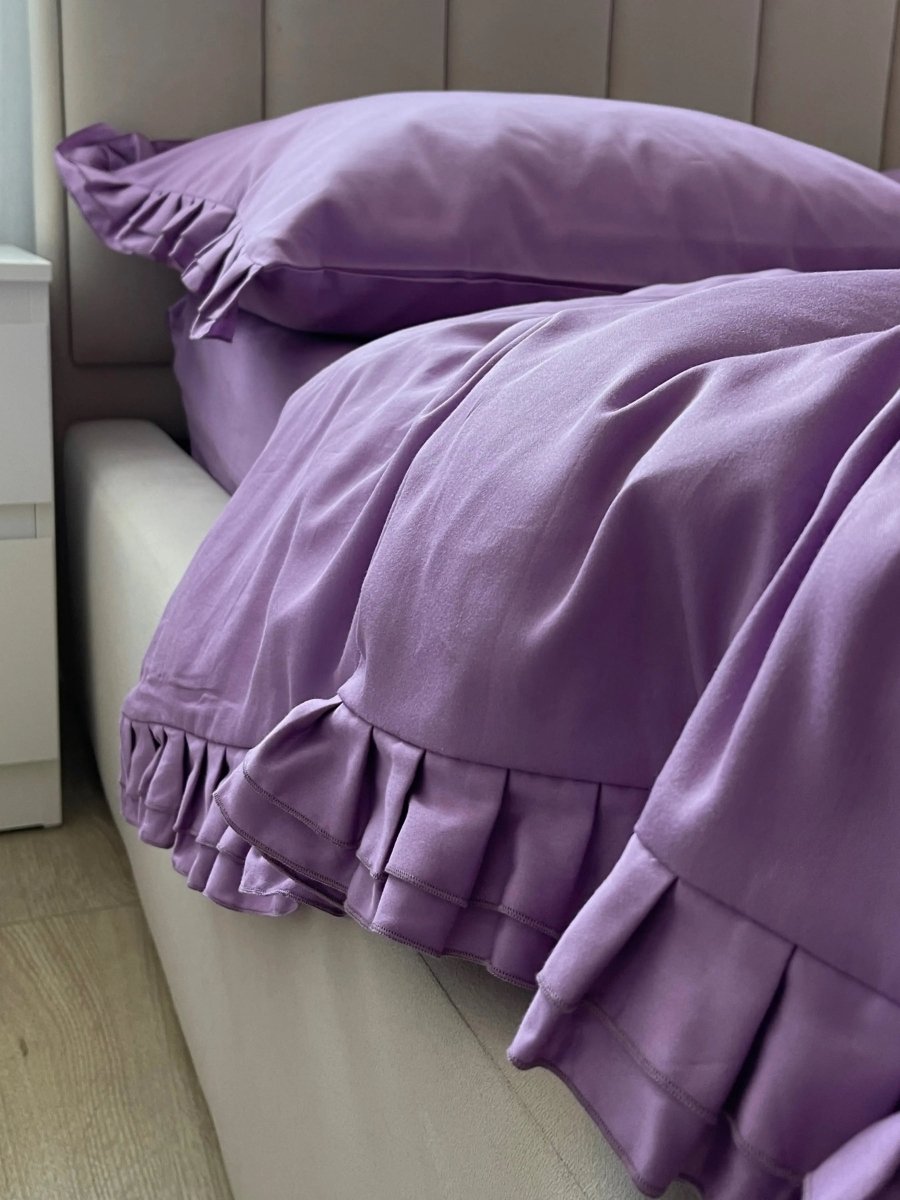 Pościel satynowa z merceryzowanej bawełny tureckiej 140 g/m² – liliowa z falbanką | Kolekcja Falbanki Wivanco Bedding