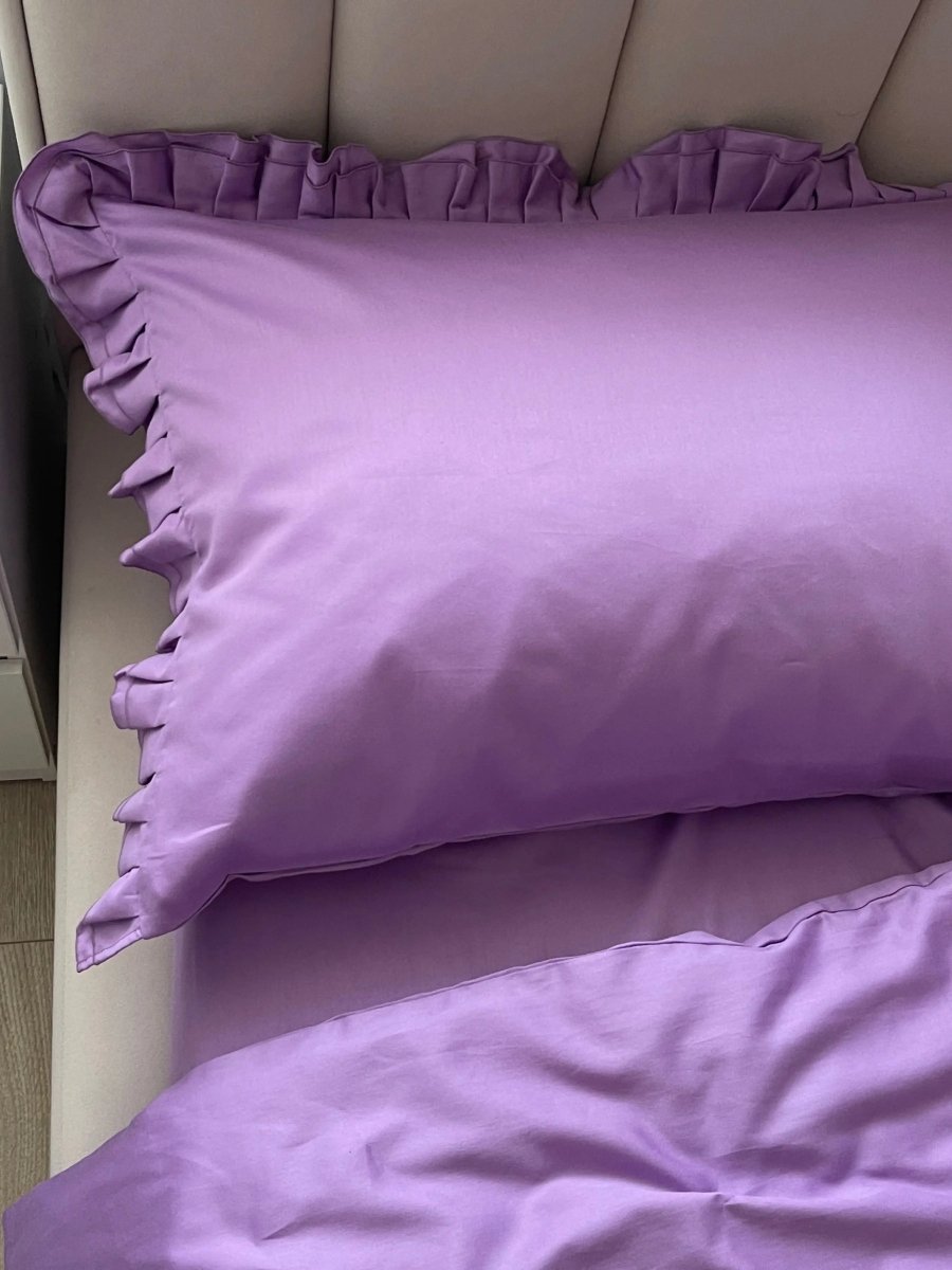 Pościel satynowa z merceryzowanej bawełny tureckiej 140 g/m² – liliowa z falbanką | Kolekcja Falbanki Wivanco Bedding