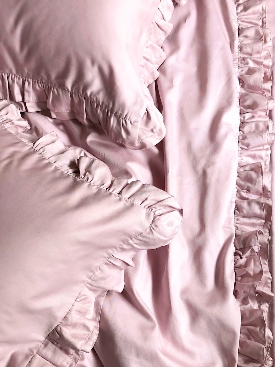 Pościel satynowa z merceryzowanej bawełny tureckiej 140 g/m² – różowa z falbanką | Kolekcja Falbanki Wivanco Bedding