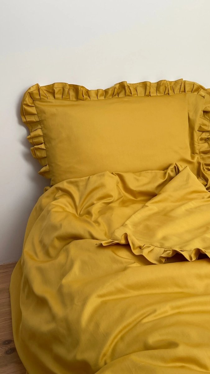 Pościel satynowa z merceryzowanej bawełny tureckiej 140 g/m² – żółta (miodowa) z falbanką | Kolekcja Falbanki Wivanco Bedding