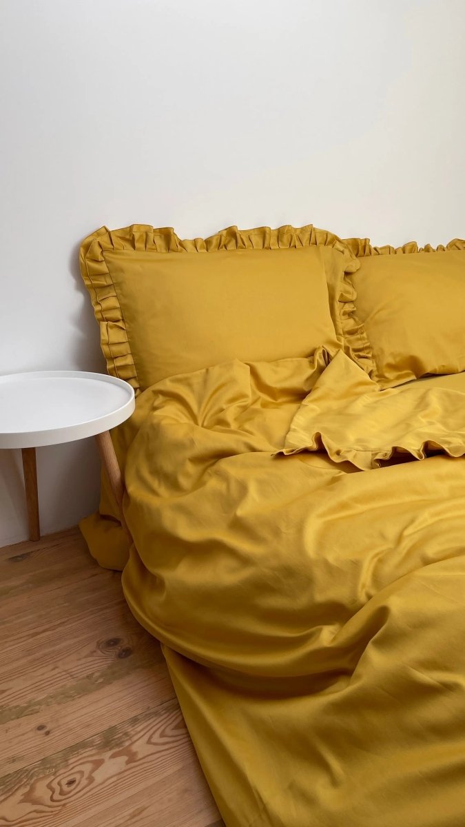 Pościel satynowa z merceryzowanej bawełny tureckiej 140 g/m² – żółta (miodowa) z falbanką | Kolekcja Falbanki Wivanco Bedding