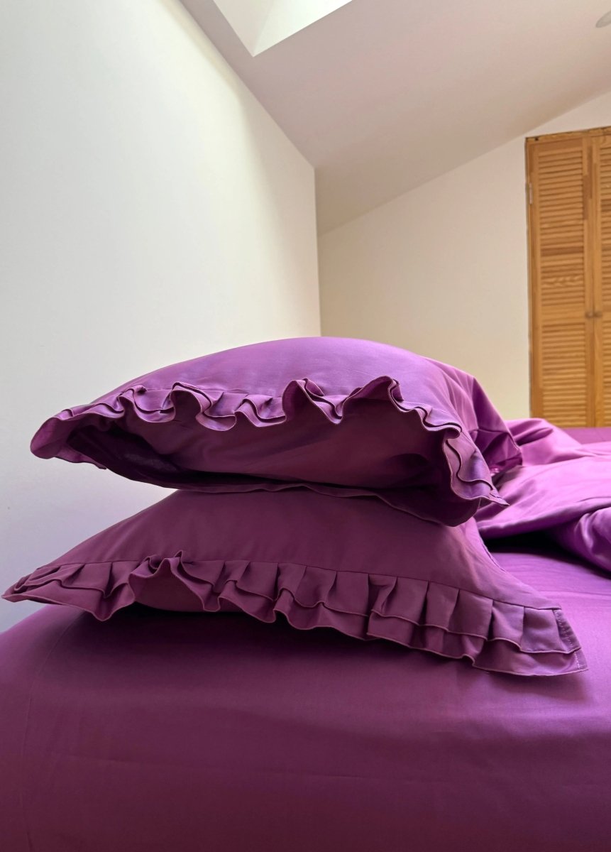 Pościel satynowa z merceryzowanej bawełny tureckiej 140 g/m² – ciemnoszara z falbanką | Kolekcja Falbanki Wivanco Bedding