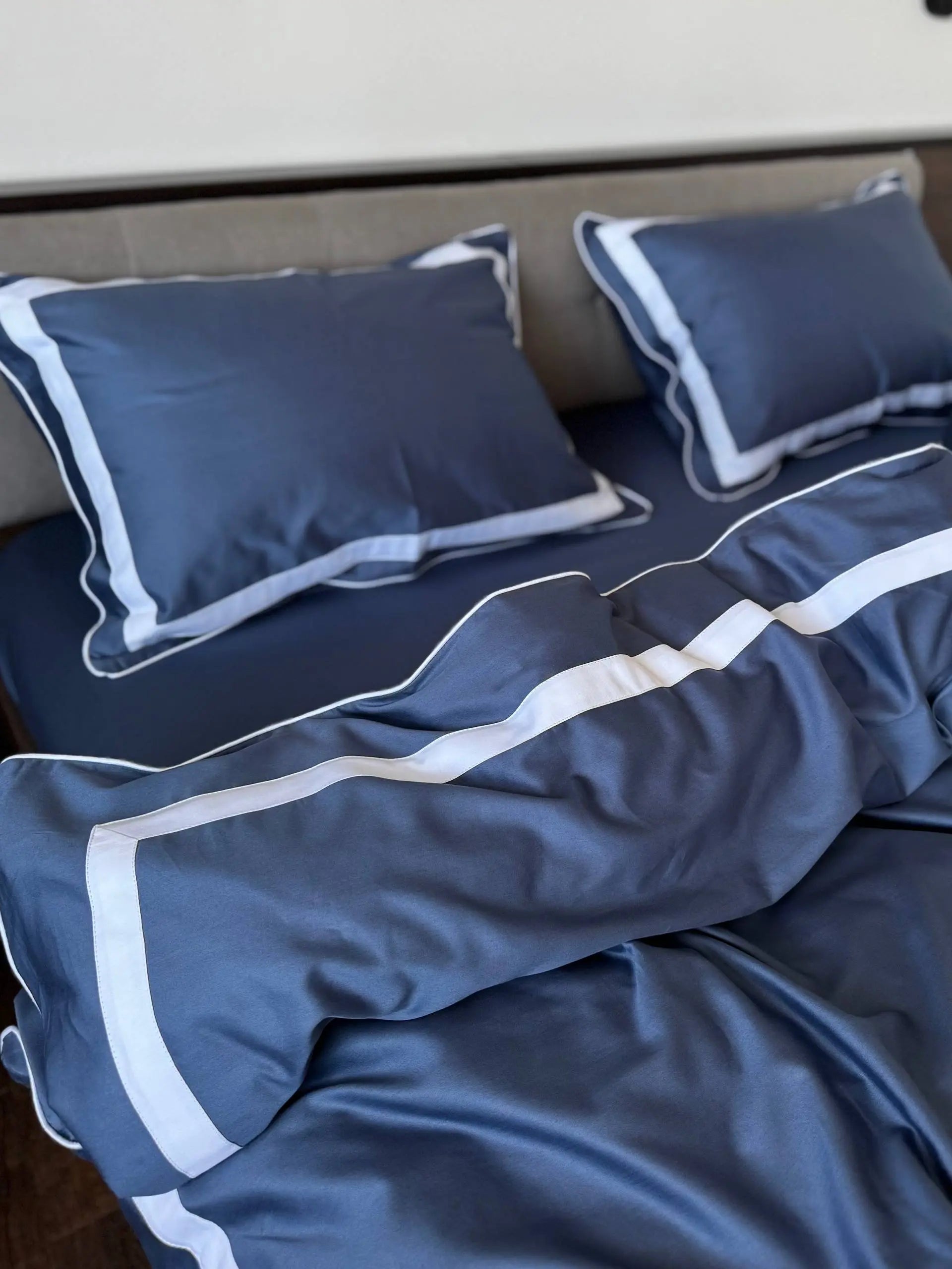 Pościel z Merceryzowanej Satyny – Stalowy Błękit & Biały, 100% Bawełna Turecka, 140 g/m², Edycja Exclusive Wivanco Bedding