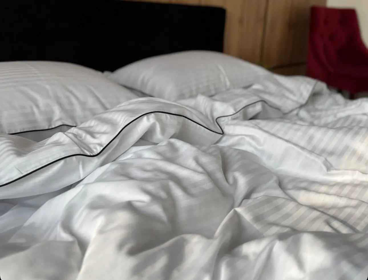 Pościel z Merceryzowanej Satyny z Czarną Lamówką w Pasy – Biała, 100% Bawełna Turecka, 140 g/m², Kolekcja Premium