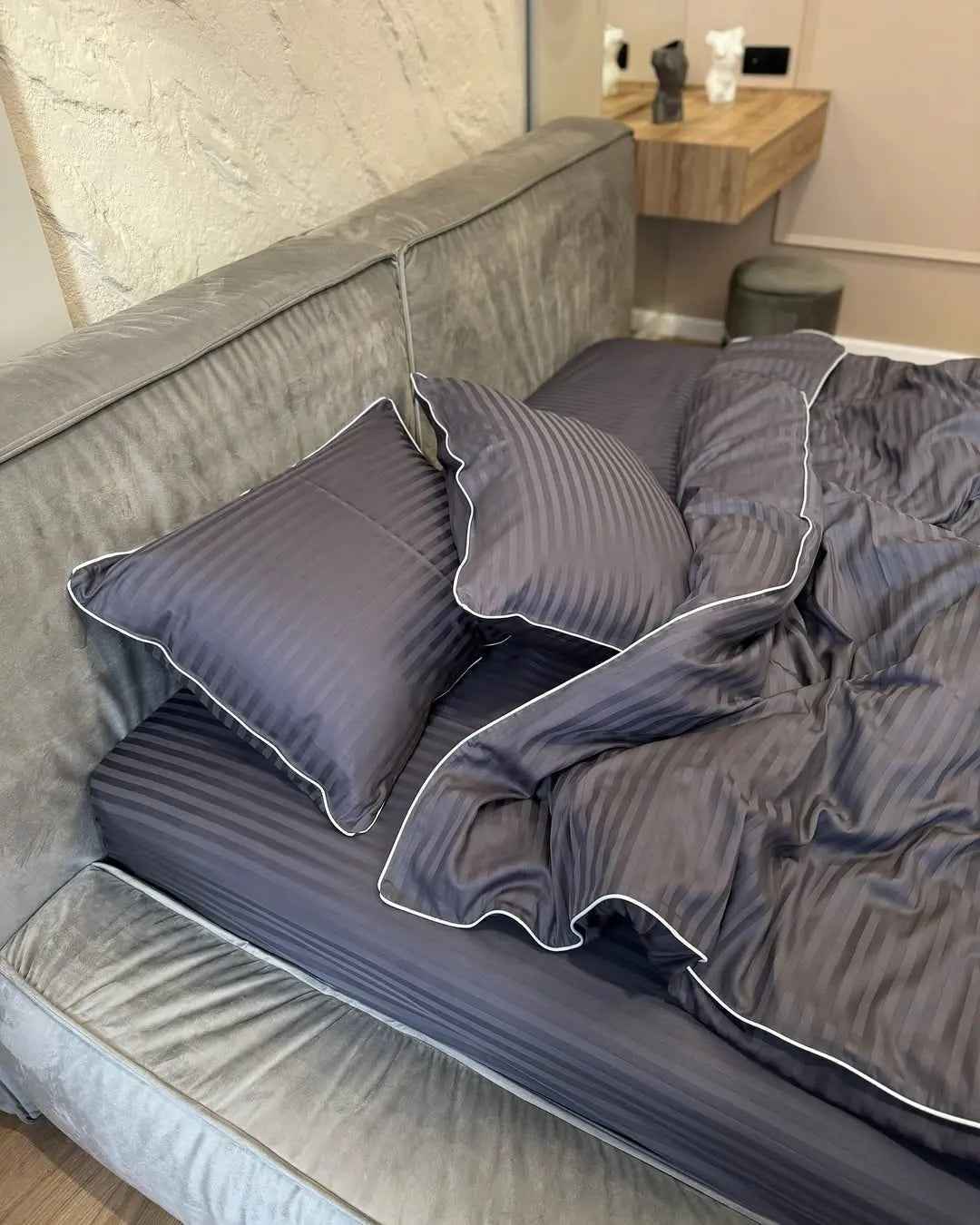 Pościel z Merceryzowanej Satyny – Jasny Grafit z Białą Lamówką, 100% Bawełna Turecka, 140 g/m²,  Kolekcja Premium