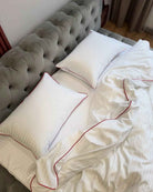 Pościel z Merceryzowanej Satyny z Czerwoną Lamówką w Pasy – Biała, 100% Bawełna Turecka, 140 g/m²,  Kolekcja Premium