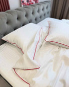 Pościel z Merceryzowanej Satyny z Czerwoną Lamówką w Pasy – Biała, 100% Bawełna Turecka, 140 g/m²,  Kolekcja Premium