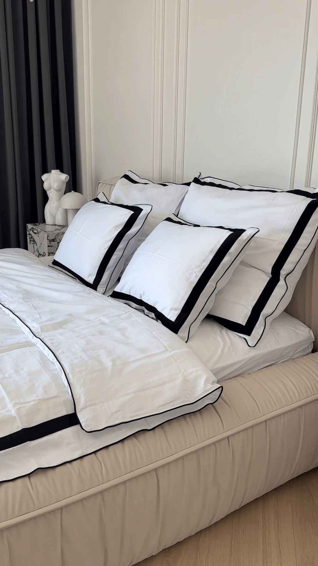 pościel czarna z białą lamówką