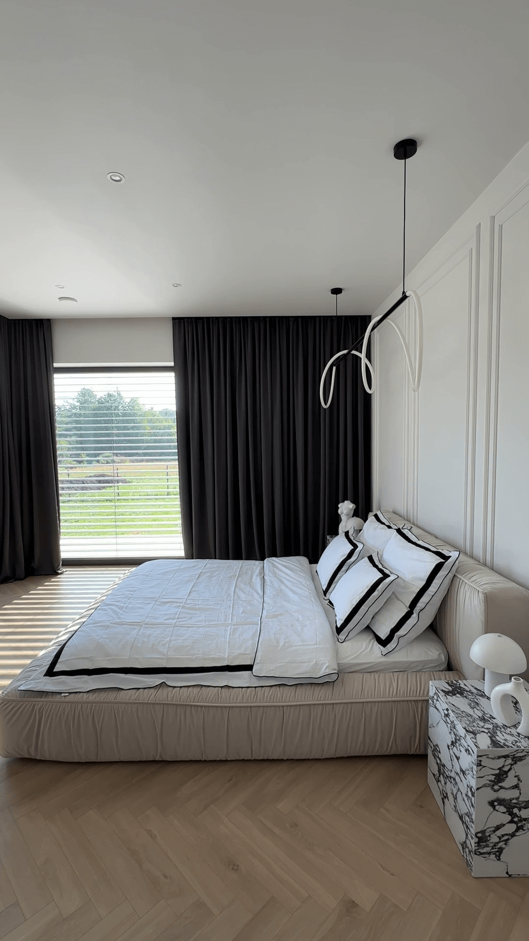 pościel czarna z białą lamówką