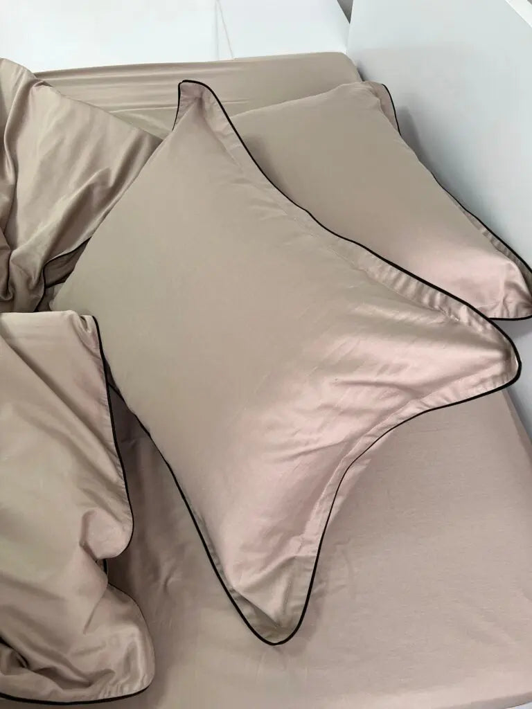 Pościel z Merceryzowanej Satyny – Cappuccino z Czarną Lamówką, 100% Bawełna Turecka, 140 g/m²,  Kolekcja Premium Wivanco Bedding